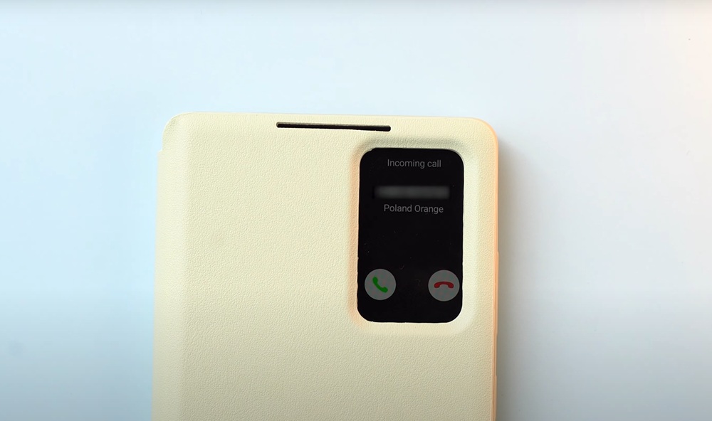 Odbieranie rozmów w etui Smart View Wallet