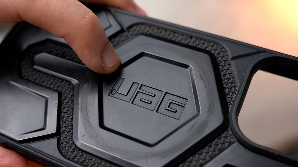 Przetarcia na MagSafe w etui UAG Monarch Pro Kevlar