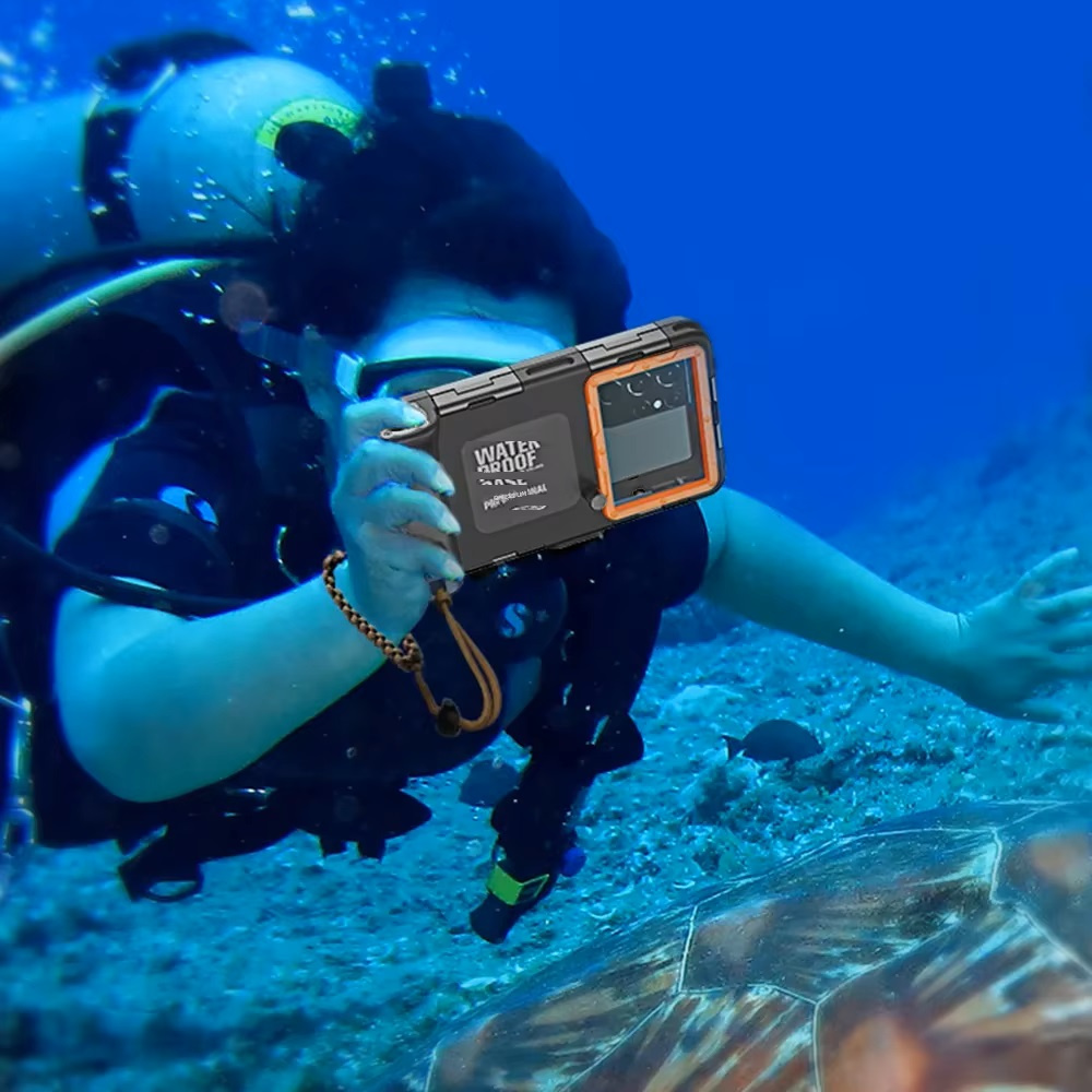 Shellbox 2nd gen – zdjęcia i nagrania pod wodą, czarne etui z gwintem do statywu