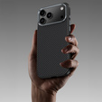 Etui BENKS Kevlar Armor PRO do iPhone 17 Pro, Carbon Fiber 600D A069, do MagSafe, aktywny przycisk – czarne