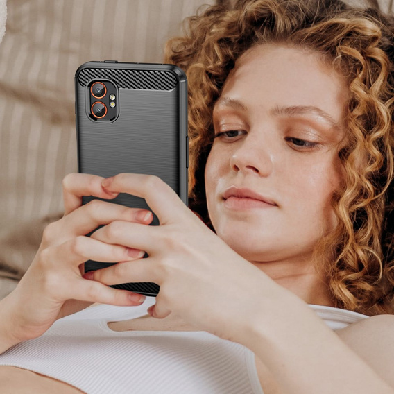 Etui ochronne do Samsung Galaxy Xcover 7 Pro – czarne, tekstura włókna węglowego, szczotkowane wykończenie