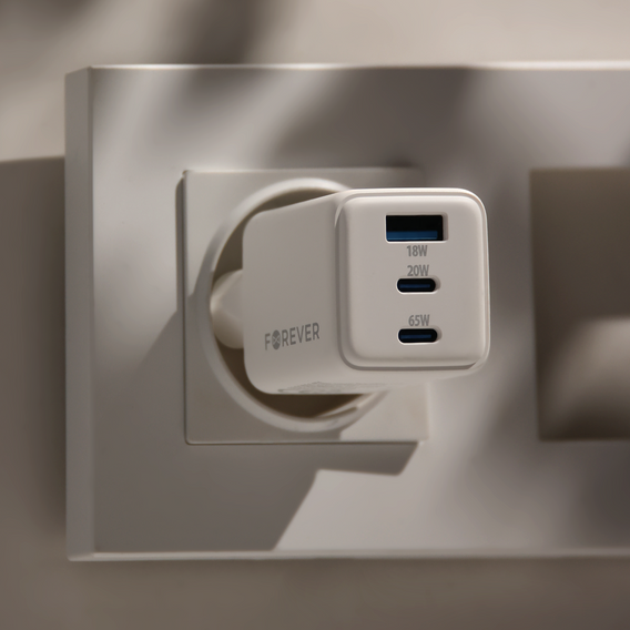 Forever Ładowarka Sieciowa 65W GaN 2x USB-C 1x USB-A, biała