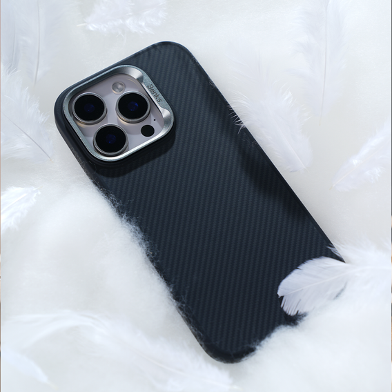 Etui BENKS Kevlar Armor PRO do iPhone 16 Pro, Carbon Fiber 600D D065, do MagSafe, aktywny przycisk – czarne